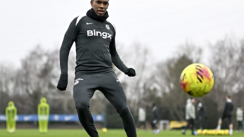 Estêvão se recupera de lesão e reforça o Chelsea em confronto direto do G4 da Premier League