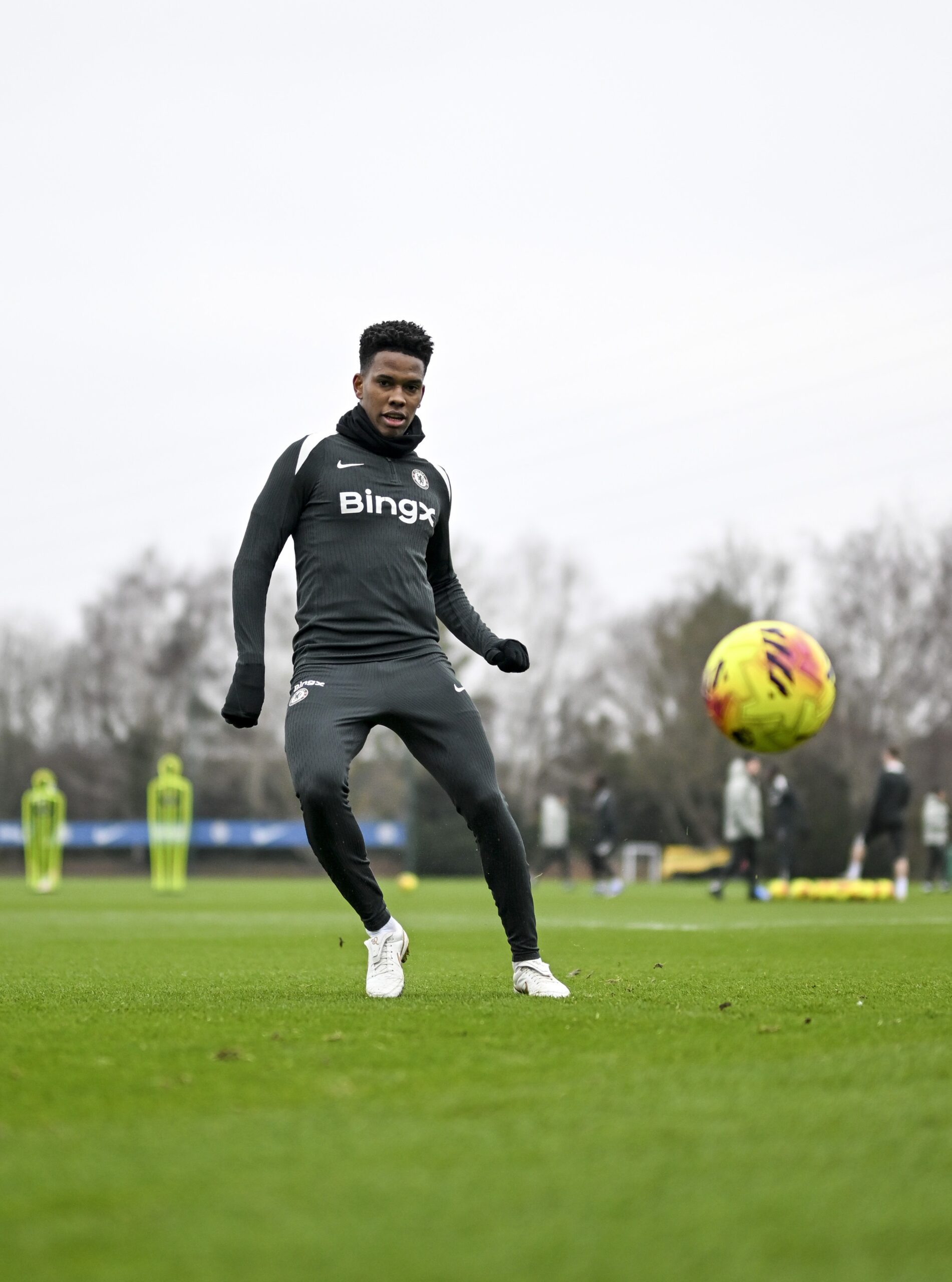 Estêvão se recupera de lesão e reforça o Chelsea em confronto direto do G4 da Premier League