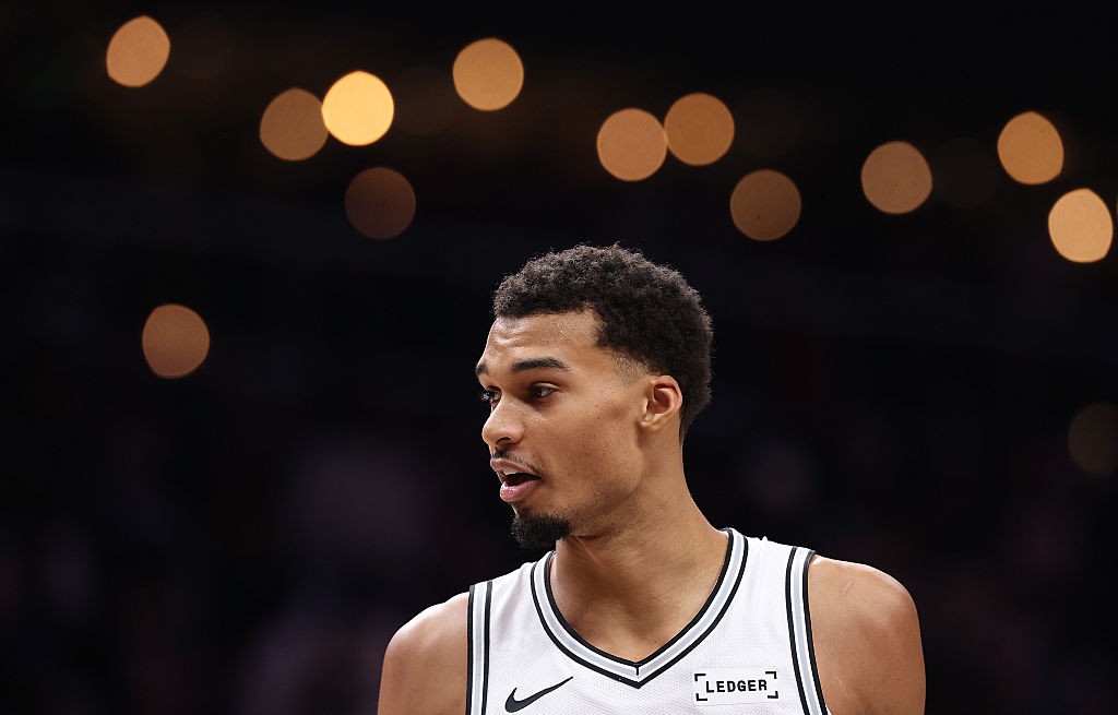 Wembanyama chega a marca de 100 jogos consecutivos com pelo menos um toco na NBA