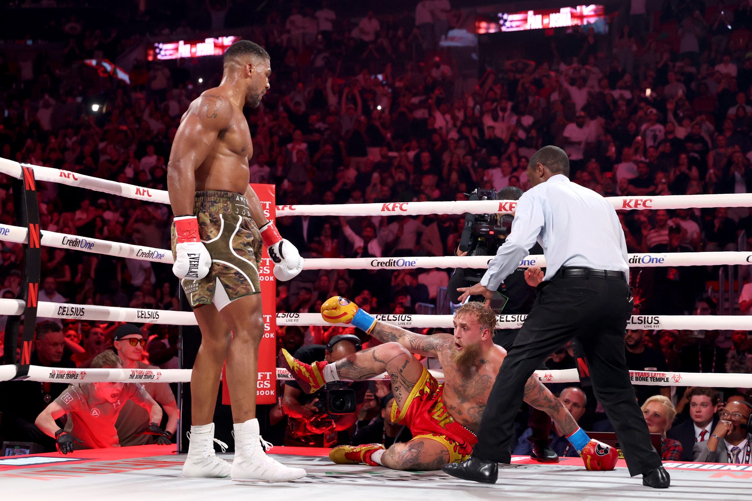 Veja o momento em que Jake Paul é nocauteado por Anthony Joshua; vídeo