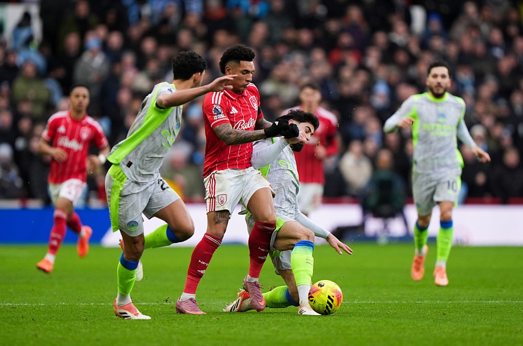 Guardiola elogia atuação de Igor Jesus contra o Manchester City: “Ele ganha todas”
