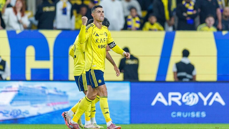 Cristiano Ronaldo marca dois gols em vitória do Al-Nassr e se aproxima do milésimo gol