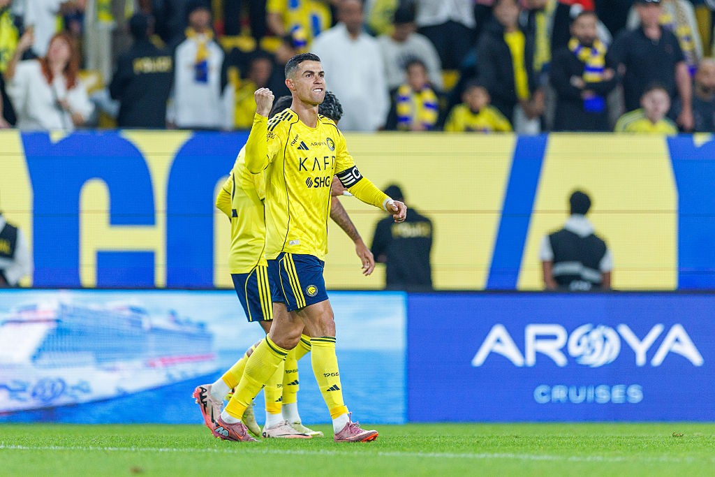 Cristiano Ronaldo marca dois gols em vitória do Al-Nassr e se aproxima do milésimo gol