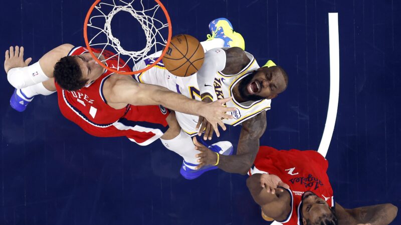 Lakers perdem para os Clippers, LeBron bate recorde e Doncic se lesiona