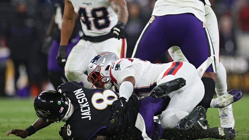 NFL: Patriots vencem Ravens fora de casa e voltam aos playoffs após quatro anos