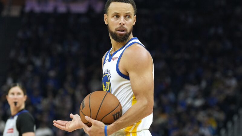 Stephen Curry se torna o 22º jogador a chegar à marca de 26 mil pontos na NBA