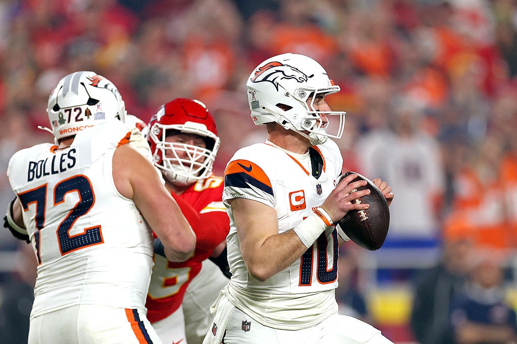 Broncos batem os Chiefs, garantem 13ª vitória e ficam perto do título da divisão da NFL