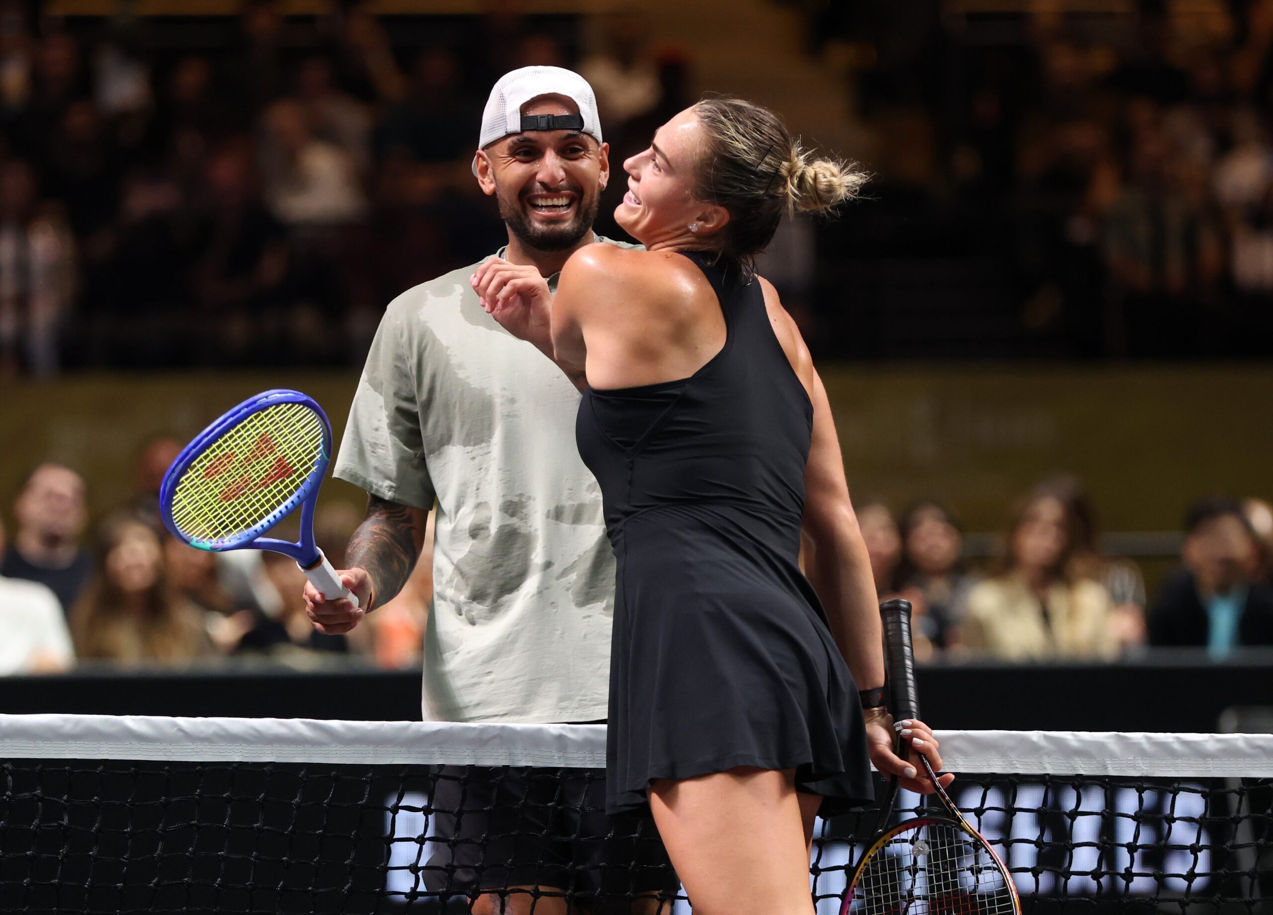 Sabalenka protagoniza belos pontos, mas Kyrgios vence “Batalha dos Sexos” em Dubai