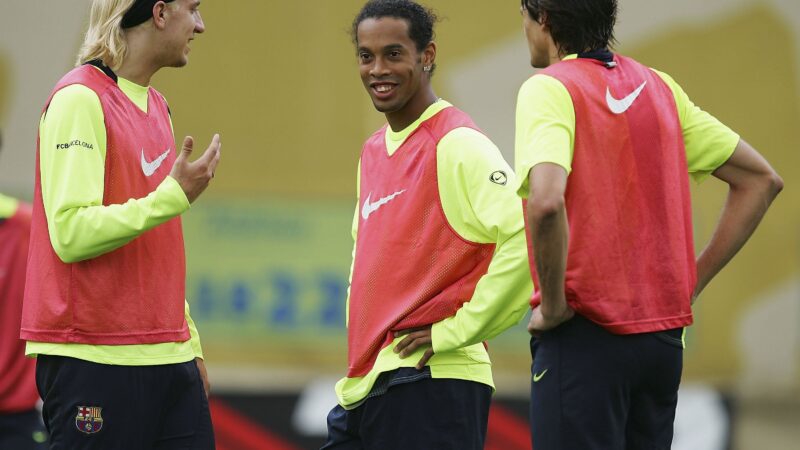 Ex-Vasco lembra quando teve de escolher entre Ronaldinho e namorada: “Comprei uma passagem para ela”