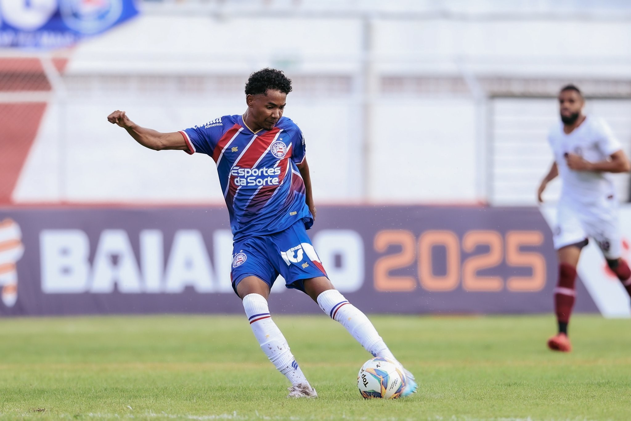 Santa Cruz anuncia a contratação do atacante Vitinho, ex-Bahia