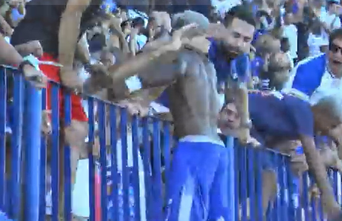 Atacante que atua com tornozeleira eletrônica faz gol no título do Goytacaz e chora; assista