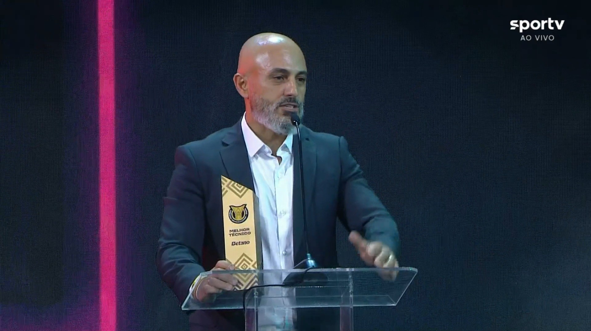 Rafael Guanaes, do Mirassol, é eleito o melhor técnico do Brasileirão