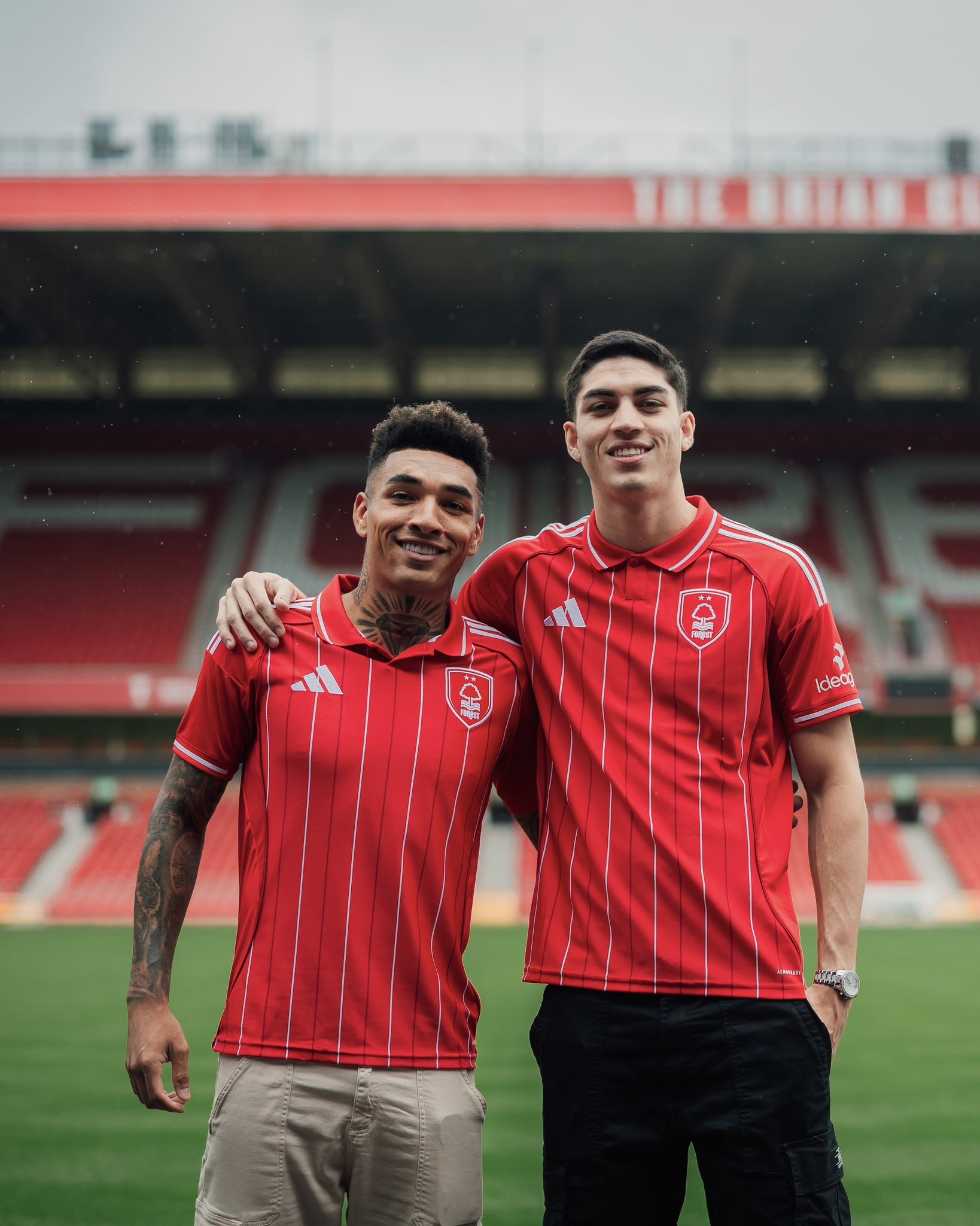 Pedido de Davide, tentativa de retorno de Jair ao Botafogo é debatida, mas jogador quer seguir na Premier League