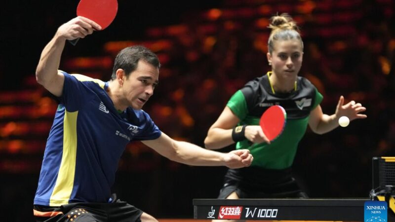 Hugo Calderano e Bruna Takahashi vencem espanhóis do WTT de Hong Kong