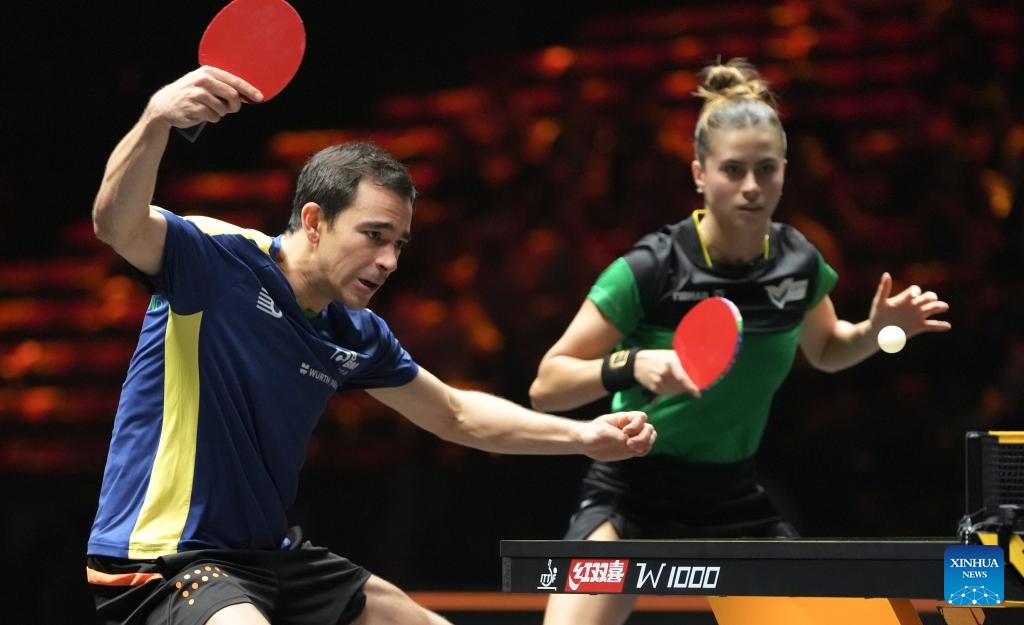 Hugo Calderano e Bruna Takahashi vencem espanhóis do WTT de Hong Kong
