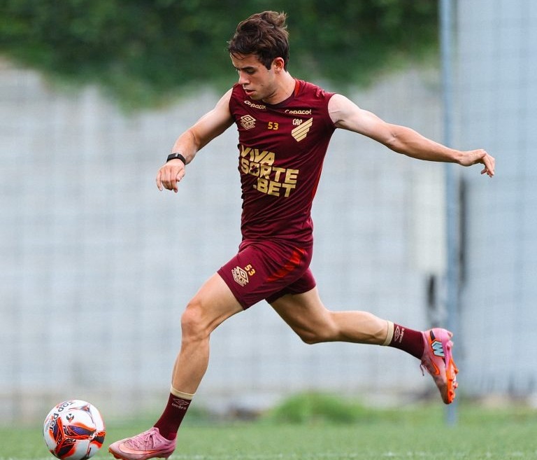 Athletico intensifica treinos para o Paranaense com reforços e quinteto do time principal