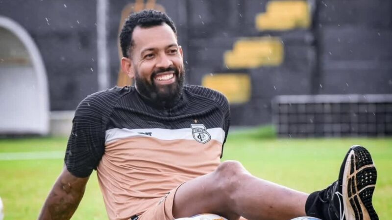 Campinense esclarece situação clínica envolvendo problema cardíaco do meia Éverton Heleno