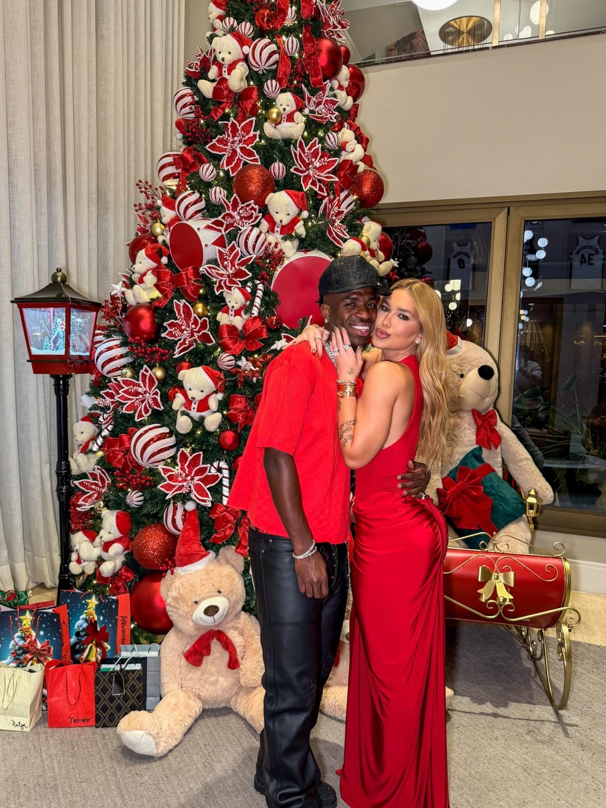 Haaland se veste de Papai Noel para celebrar; veja comemorações dos craques do futebol mundial