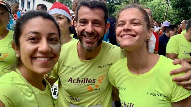 Guias e corredores com deficiência ganham espaço entre os 55 mil participantes da São Silvestre