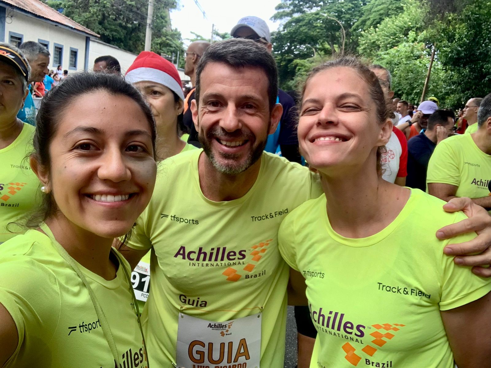 Guias e corredores com deficiência ganham espaço entre os 55 mil participantes da São Silvestre