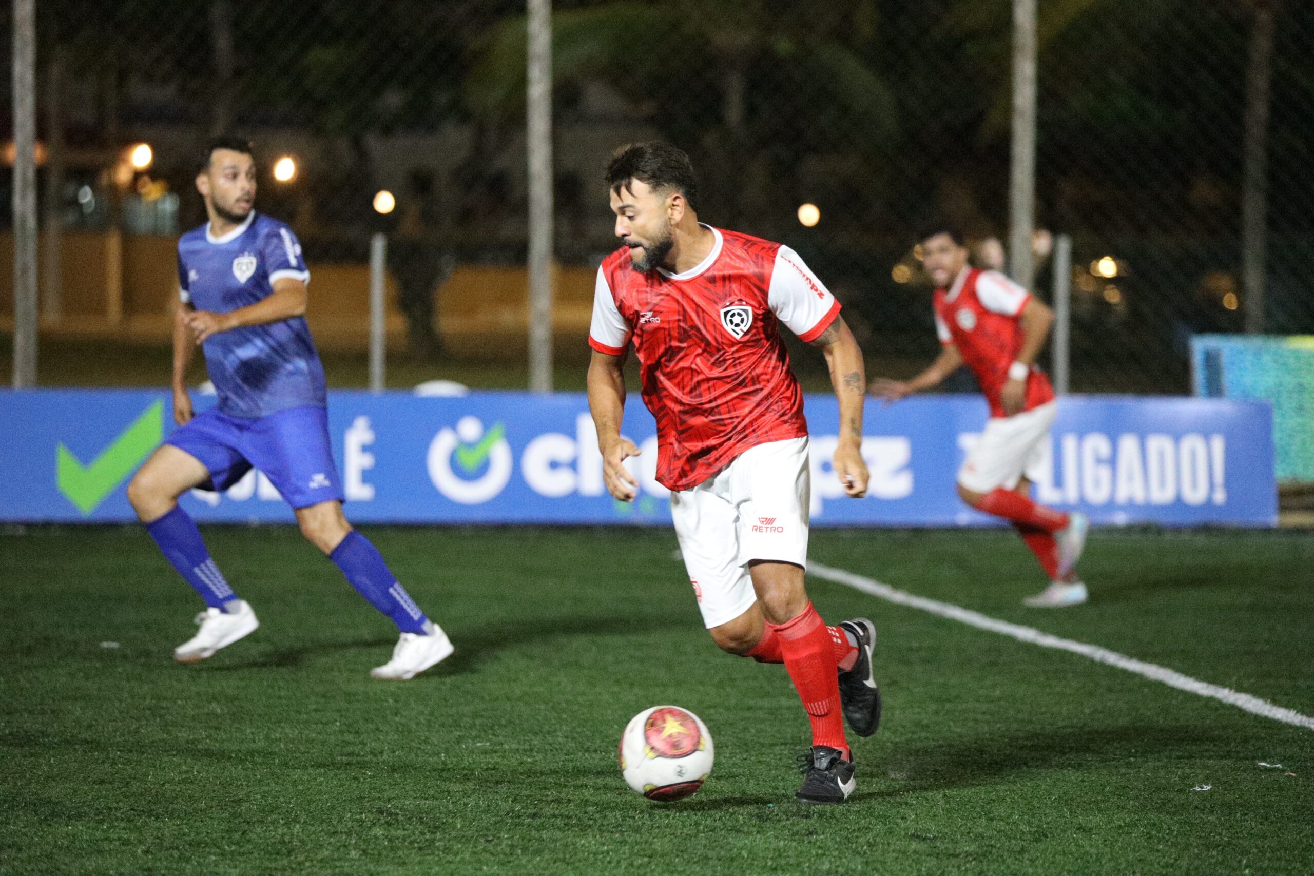 Liverpool goleia e Arsenal mantém liderança na 13ª rodada da Hattrick League