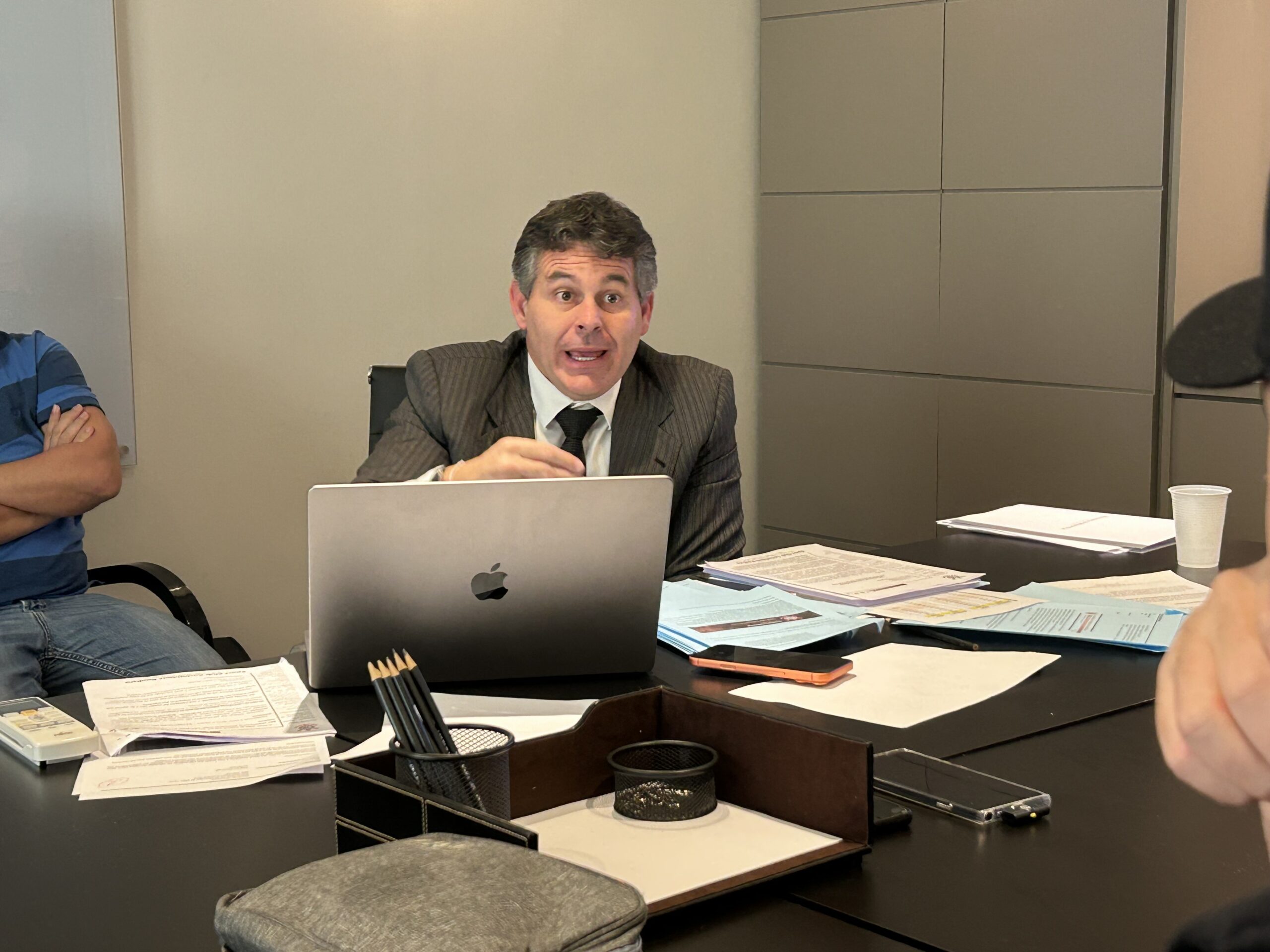 Vice do Corinthians pede desculpas após discutir com torcedores: “Momento de extrema fragilidade”