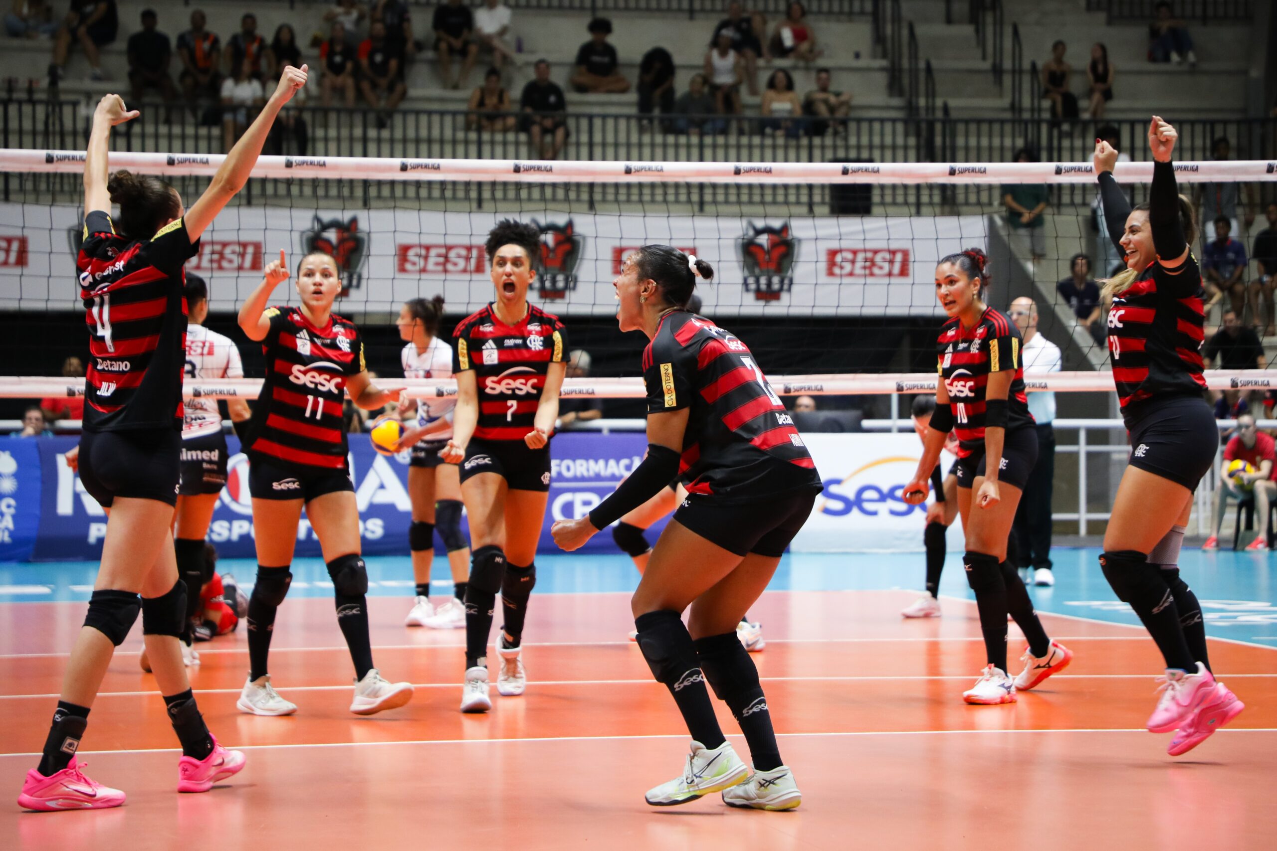 Sesc-Flamengo vence o Sesi-Bauru e mantém a invencibilidade na Superliga Feminina