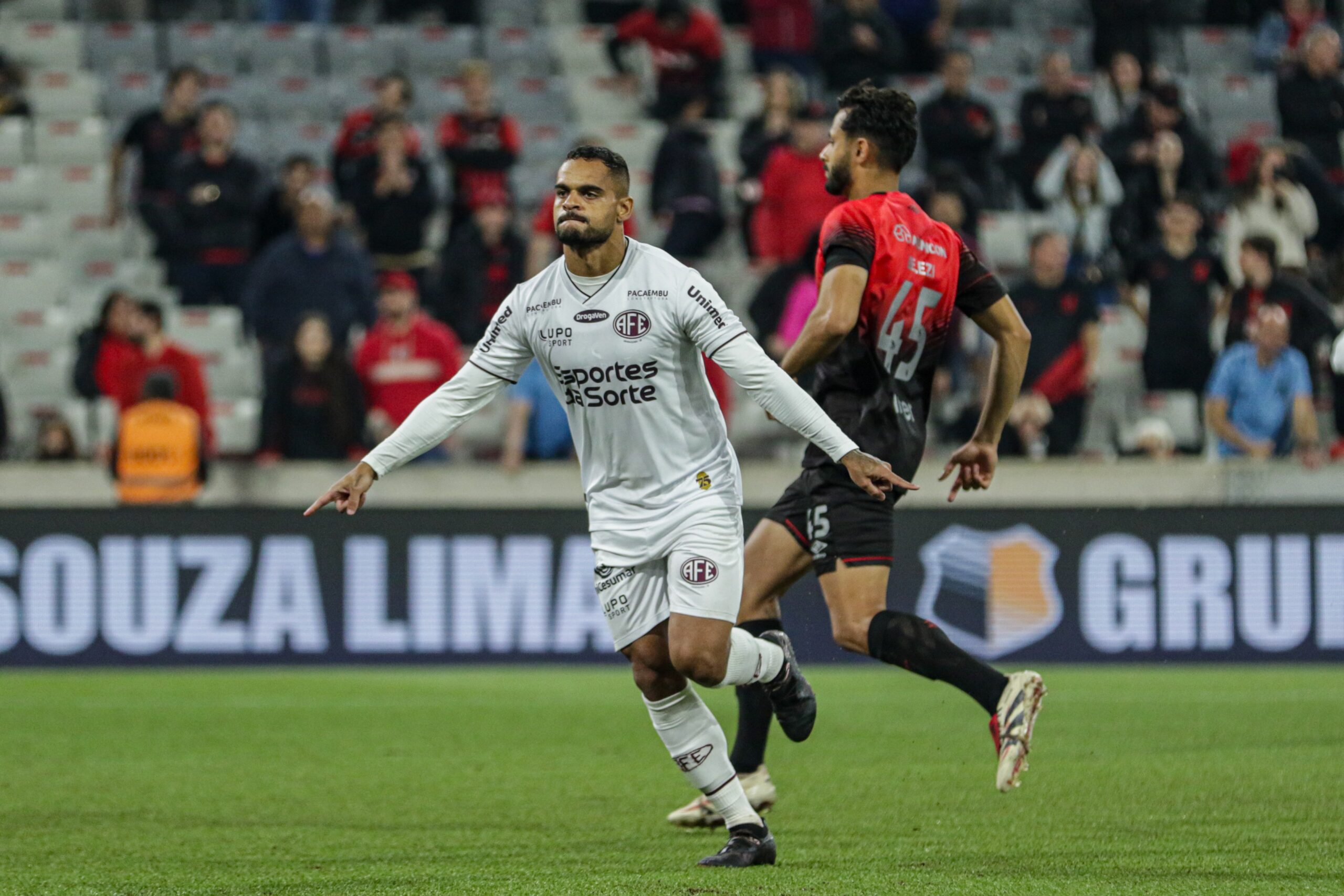 Náutico negocia a contratação do meia-atacante Juninho, da Ferroviária