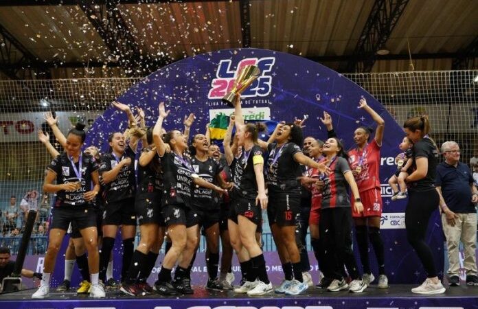Liga Feminina de Futsal: Leoas da Serra supera o Stein Cascavel na prorrogação e conquista o título