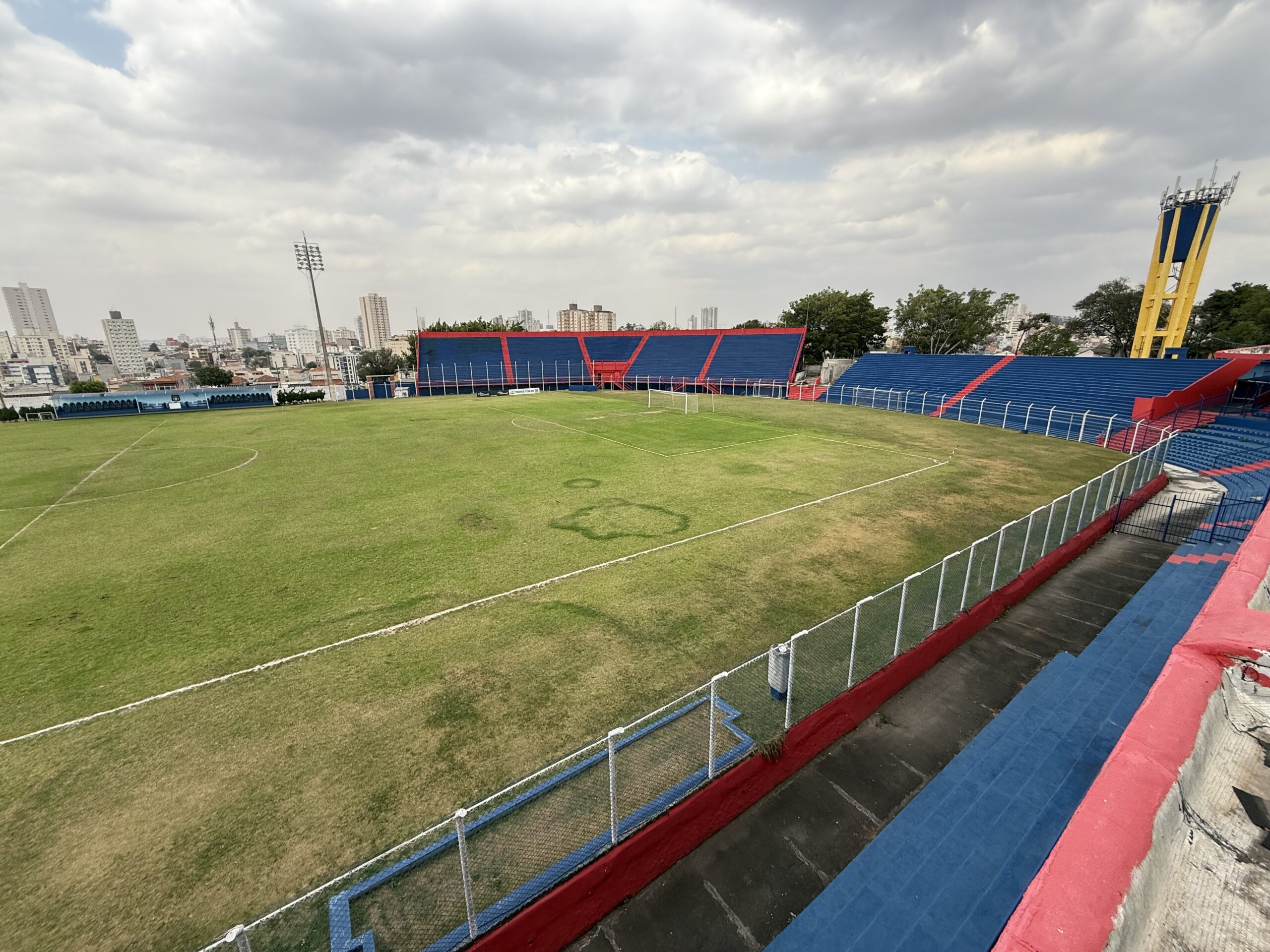 Estádio que já recebeu final do Brasileirão vive ostracismo e jejum de grandes jogos