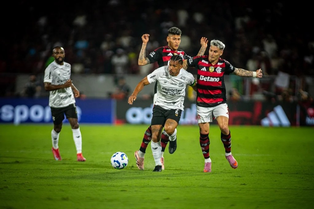 Atuações: Pedro Raul apagado, Paulo Baya abaixo, e Bruno Ferreira sólido