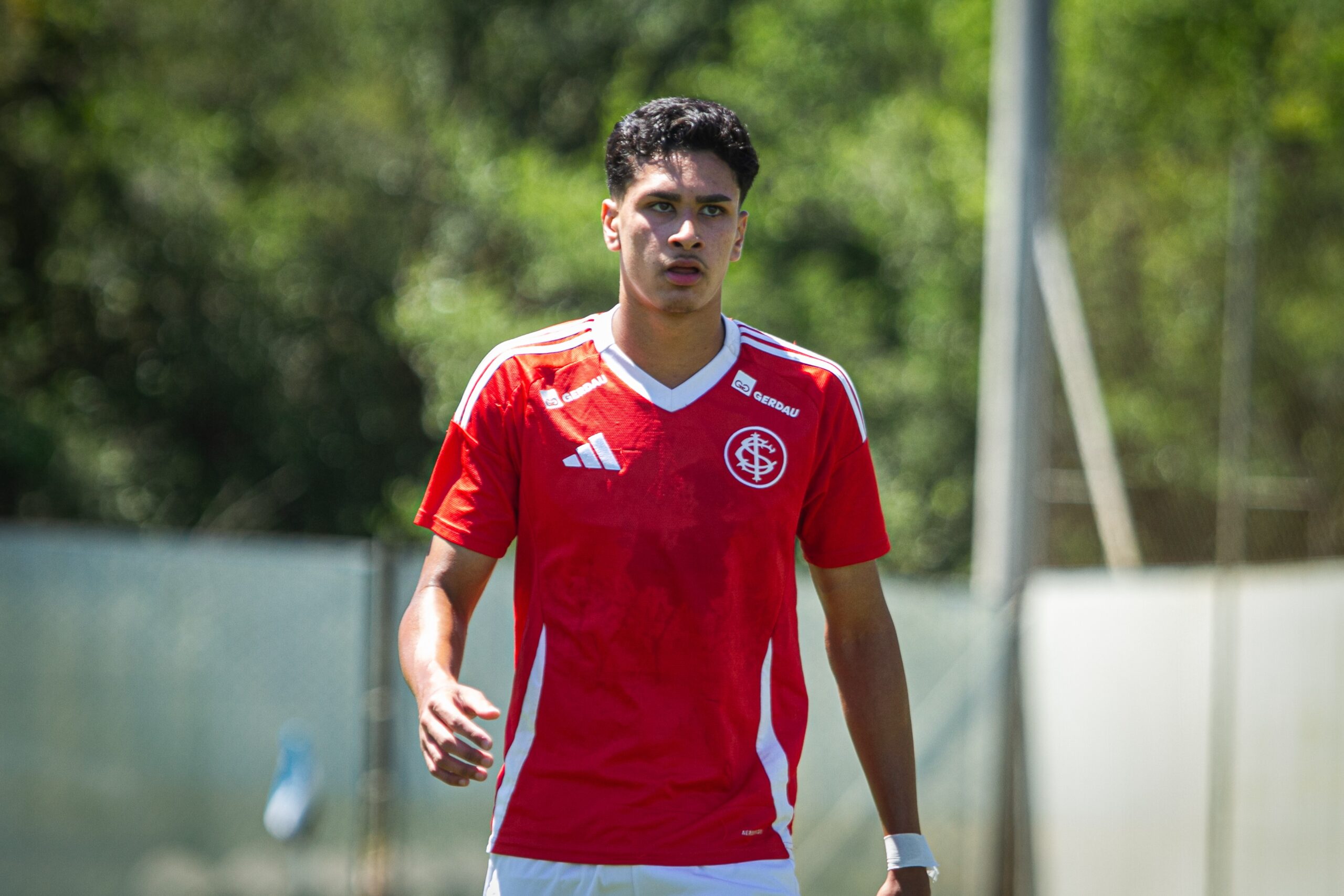 Joia 2026: centroavante do Inter se inspira em Pedro e Harry Kane e sonha com chances no Gauchão