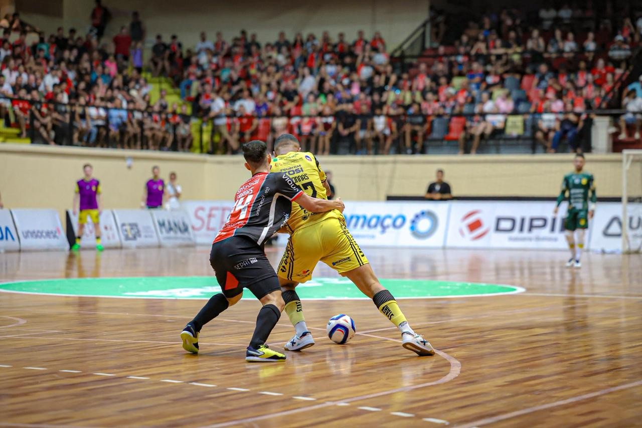 JEC goleia o Jaraguá no primeiro jogo da final da Série Ouro