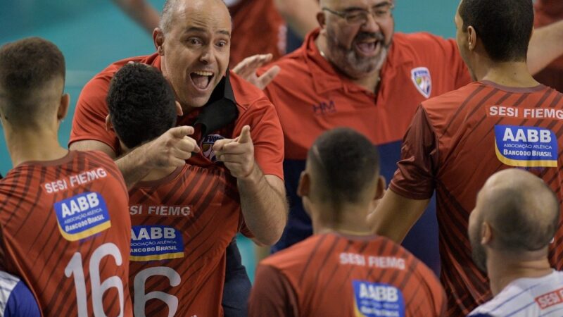 Diretor tirou dinheiro do bolso para evitar fim do JF Vôlei e agradece à esposa: “Sempre ao meu lado”
