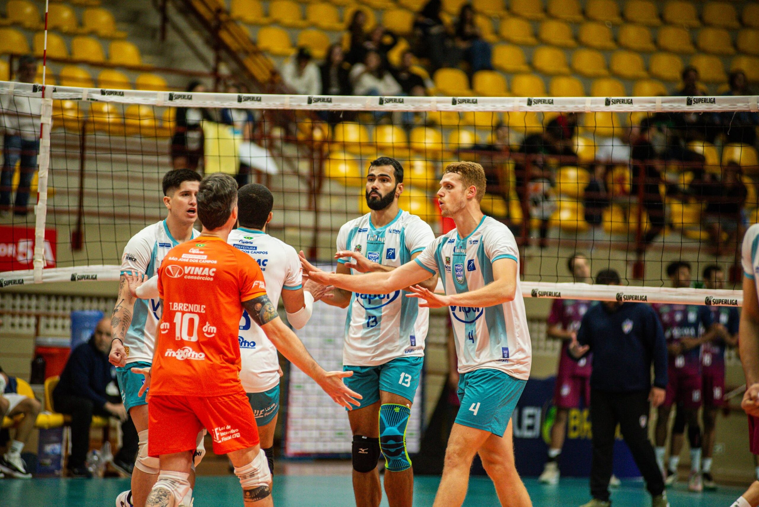 São José tenta deixar zona de rebaixamento da Superliga em partida contra Sesi Bauru