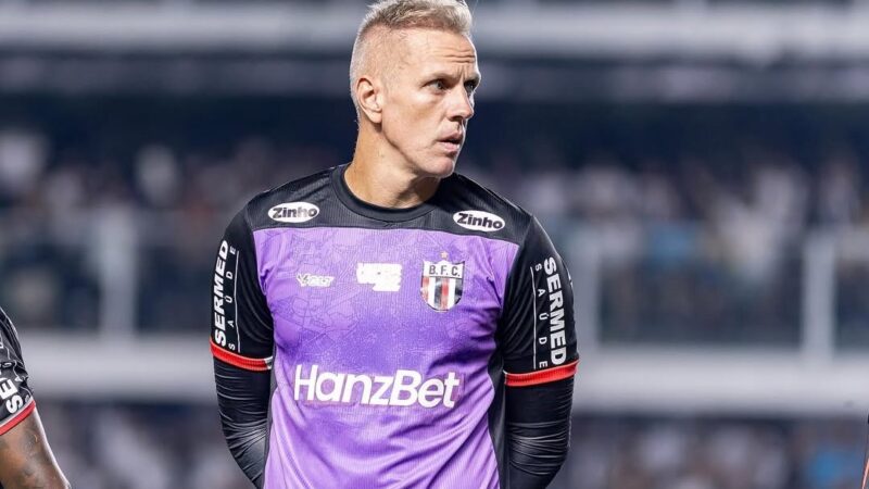 Cuiabá acerta retorno de João Carlos, goleiro do acesso à Série A