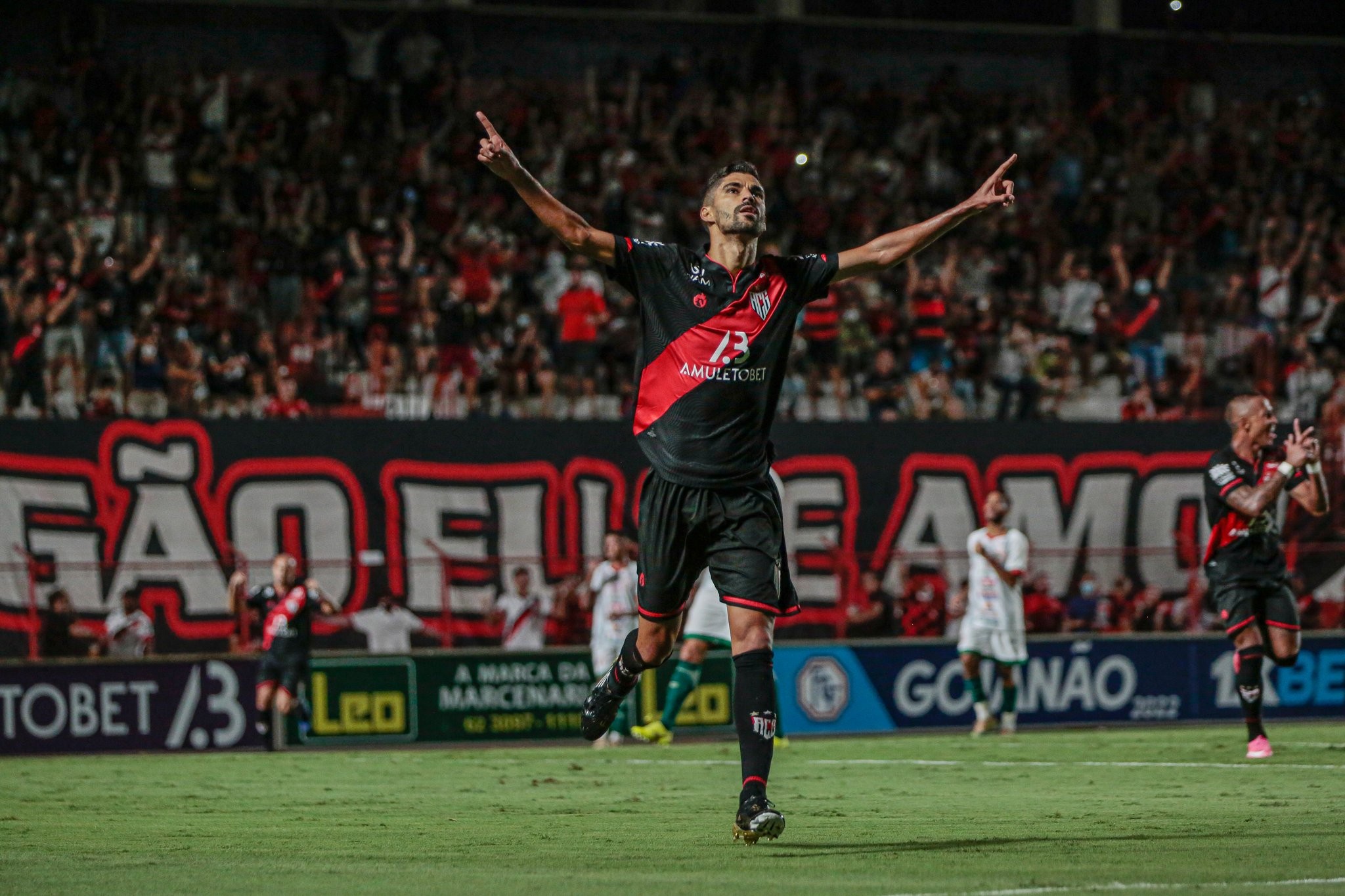 Figueirense encaminha a contratação do meia Jorginho, ex-Atlético-GO