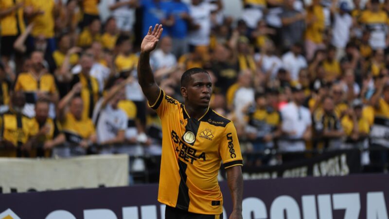 Criciúma rescinde contrato com o volante Juninho