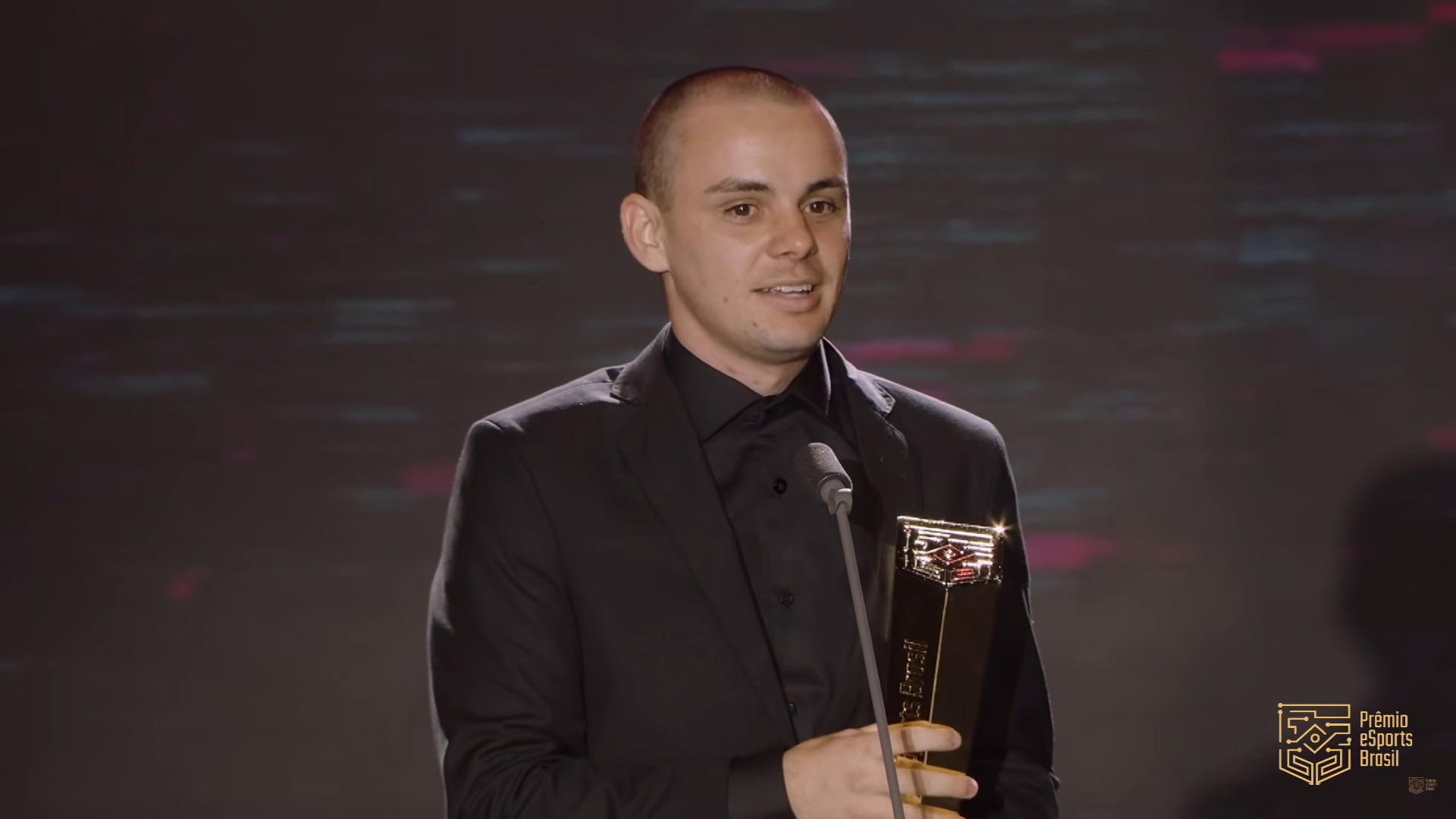 PeB 2025: Juninho vence Melhor Atleta de Futebol Virtual