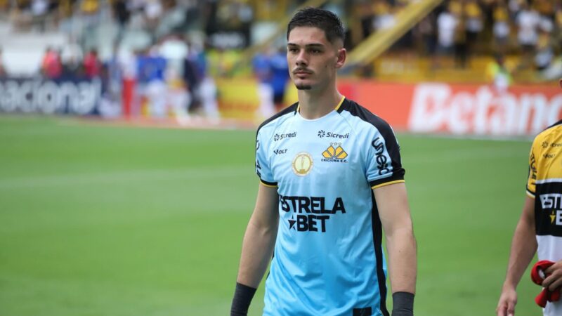 Após lombalgia, goleiro Kauã deve começar 2026 à disposição do Criciúma