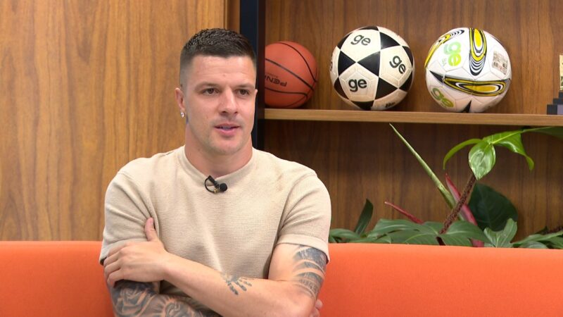 Kayzer avalia primeiro ano no Vitória, pede 2026 mais tranquilo e coloca o Brasileiro como prioridade