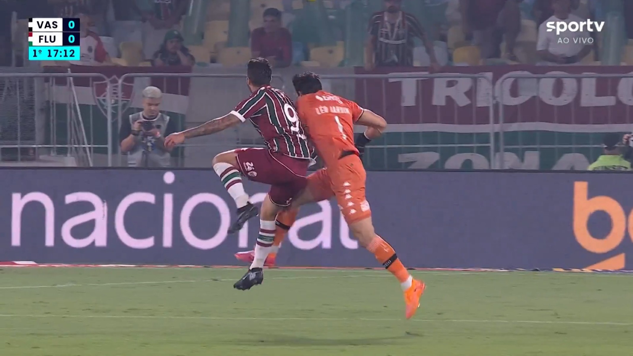 CBF divulga áudio do VAR na dividida de Léo Jardim com Everaldo em Vasco x Fluminense: “Perde o controle”