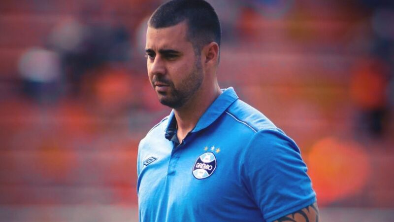 Grêmio demite preparador de goleiros após acerto com Luís Castro