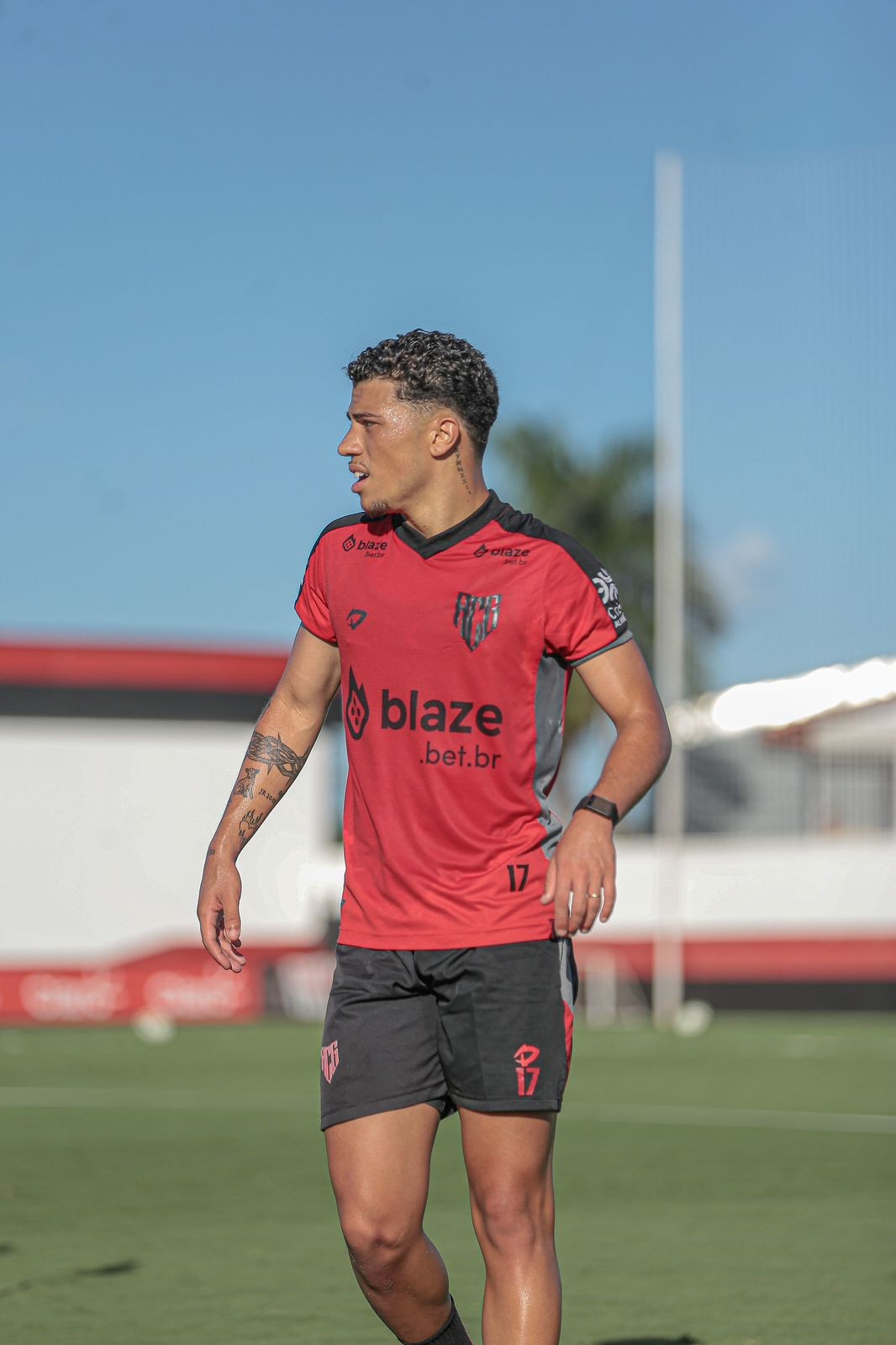 Atlético-GO contrata meia Lima, destaque da base do Athletico-PR