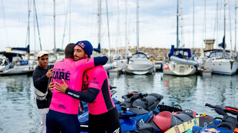 Lucas Chumbo sofre queda impressionate, mas é premiado no Nazaré Big Wave Challenge
