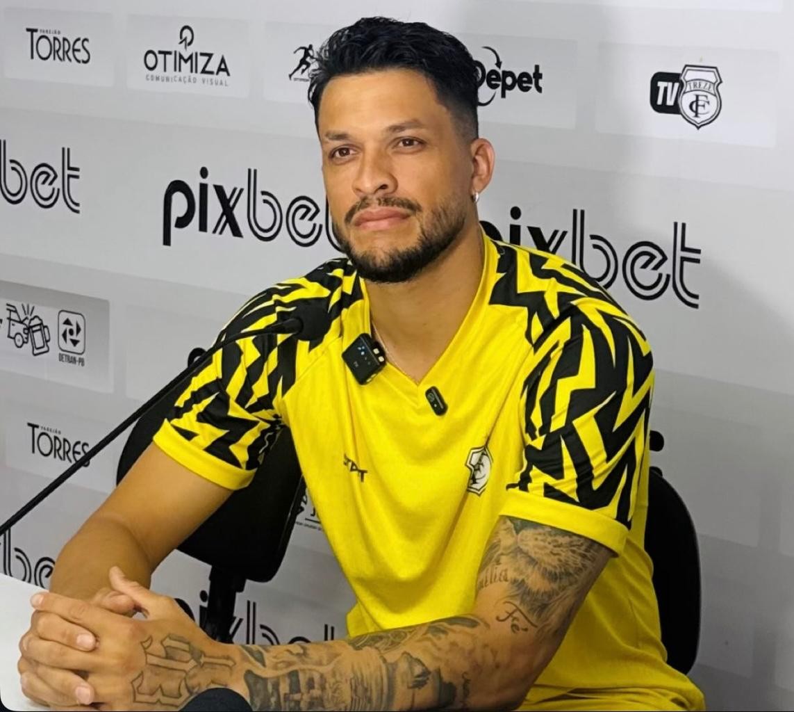 Lucas Vieira avalia disputa interna por vaga no ataque do Treze: “Competição muito forte”