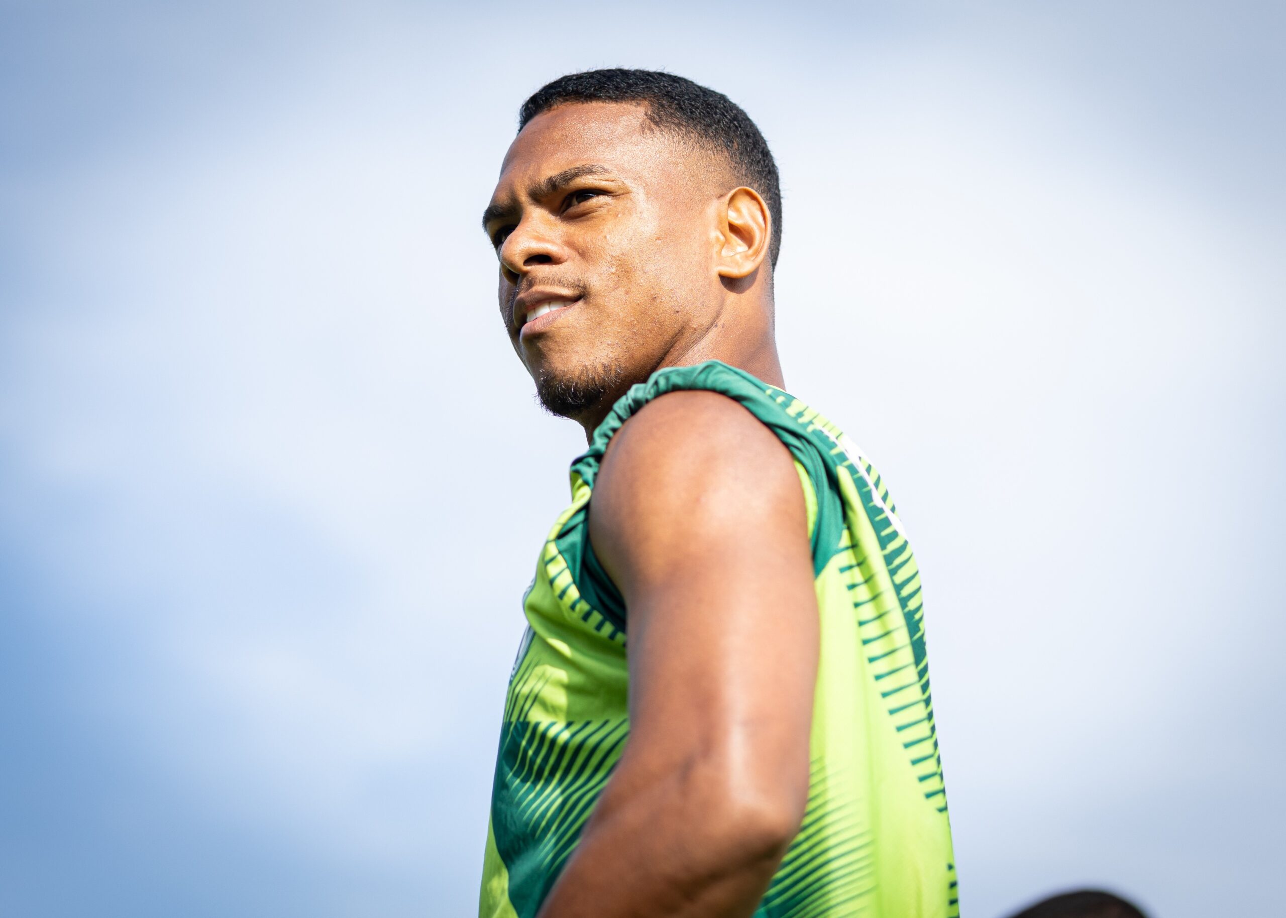 Campeão da Libertadores pelo Flamengo busca retomada no Boavista após lesão no Vietnã