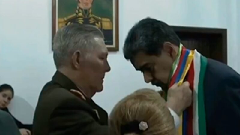 Maduro inventa seu próprio Prêmio Nobel e se autoproclama ‘Arquiteto da Paz’