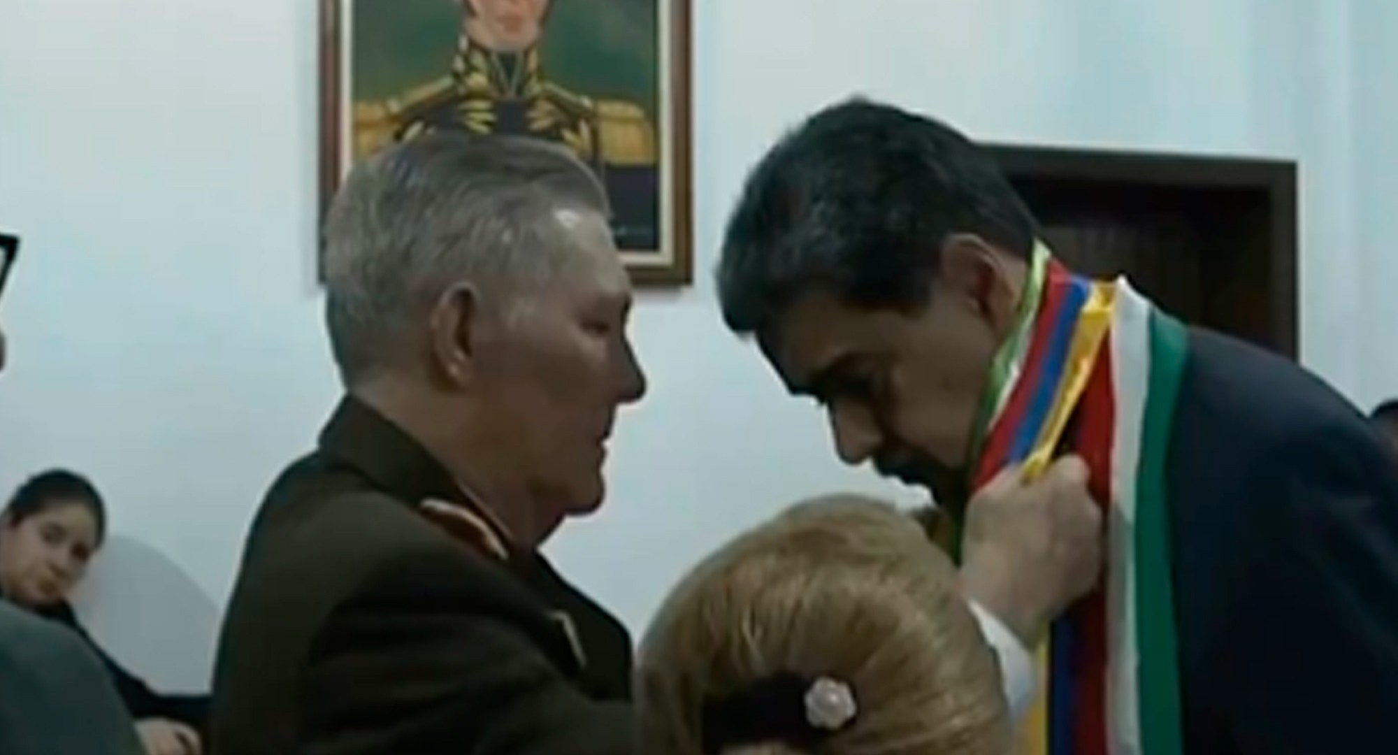 Maduro inventa seu próprio Prêmio Nobel e se autoproclama ‘Arquiteto da Paz’