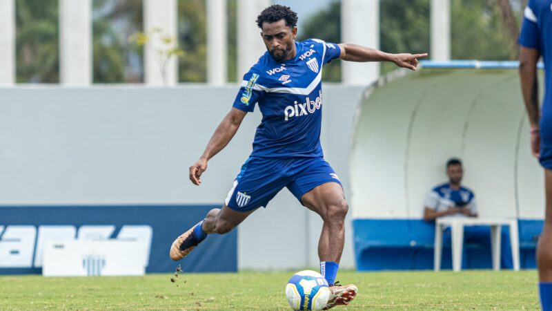 Chapecoense negocia a contratação de Marcos Vinícius, lateral-direito do Avaí
